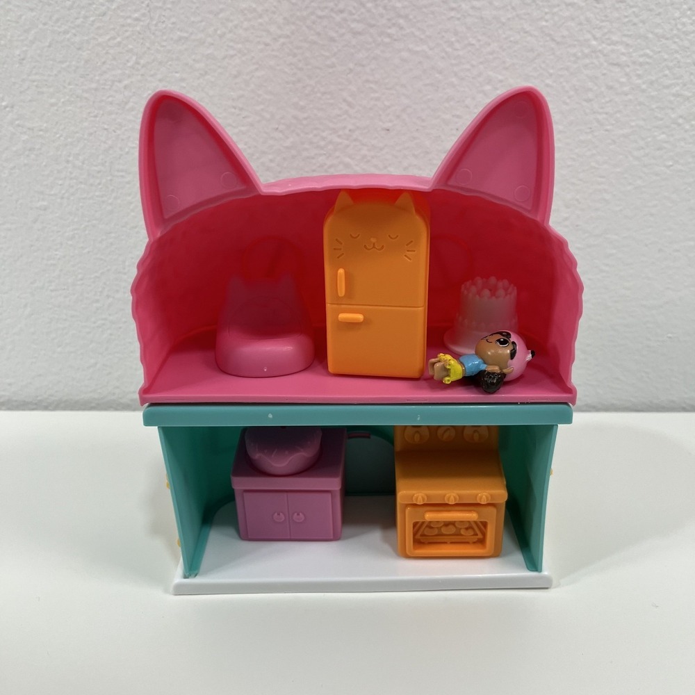 Gabby's‎ Dollhouse Cakey's Room Playset Mini Figure Dreamworks Netflix Set